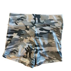 GRAY CAMO ATHLETIC SHORTS WITH SCRUNCH BUTT DETAIL